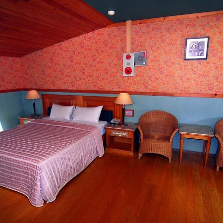 Paiwei Motel Tainan Zewnętrze zdjęcie