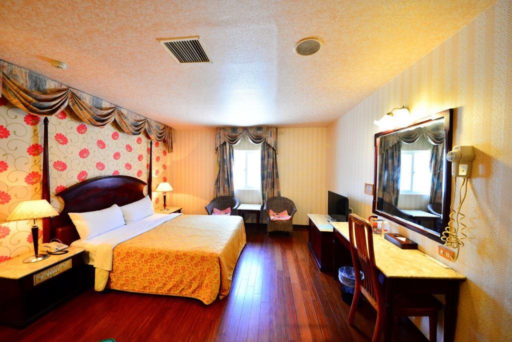 Paiwei Motel Tainan Zewnętrze zdjęcie