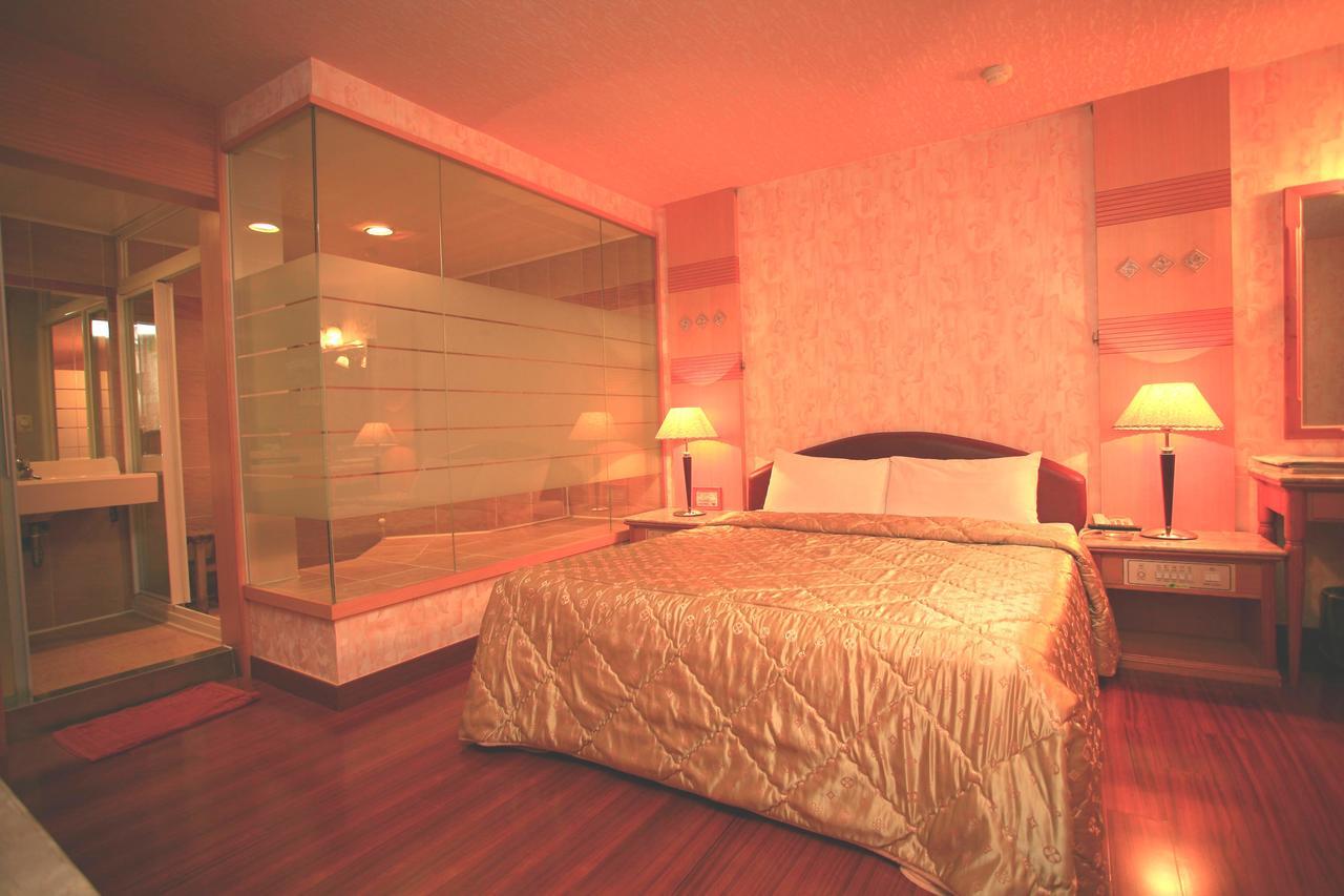 Paiwei Motel Tainan Zewnętrze zdjęcie