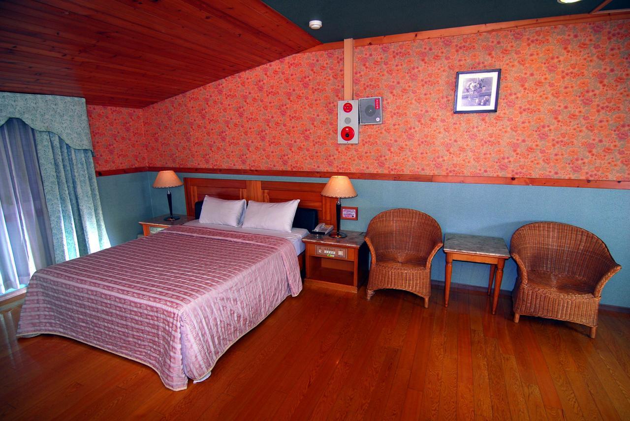 Paiwei Motel Tainan Zewnętrze zdjęcie